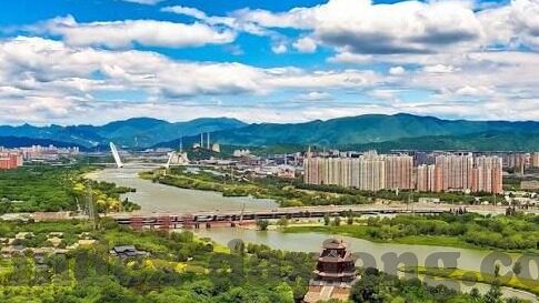 免费麻豆国产黄色av-探讨国产成人内容，一个复杂的文化与社会现象